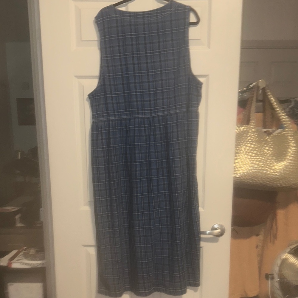 Elegant Blue Plaid Midi Dress - Picture 5 of 8